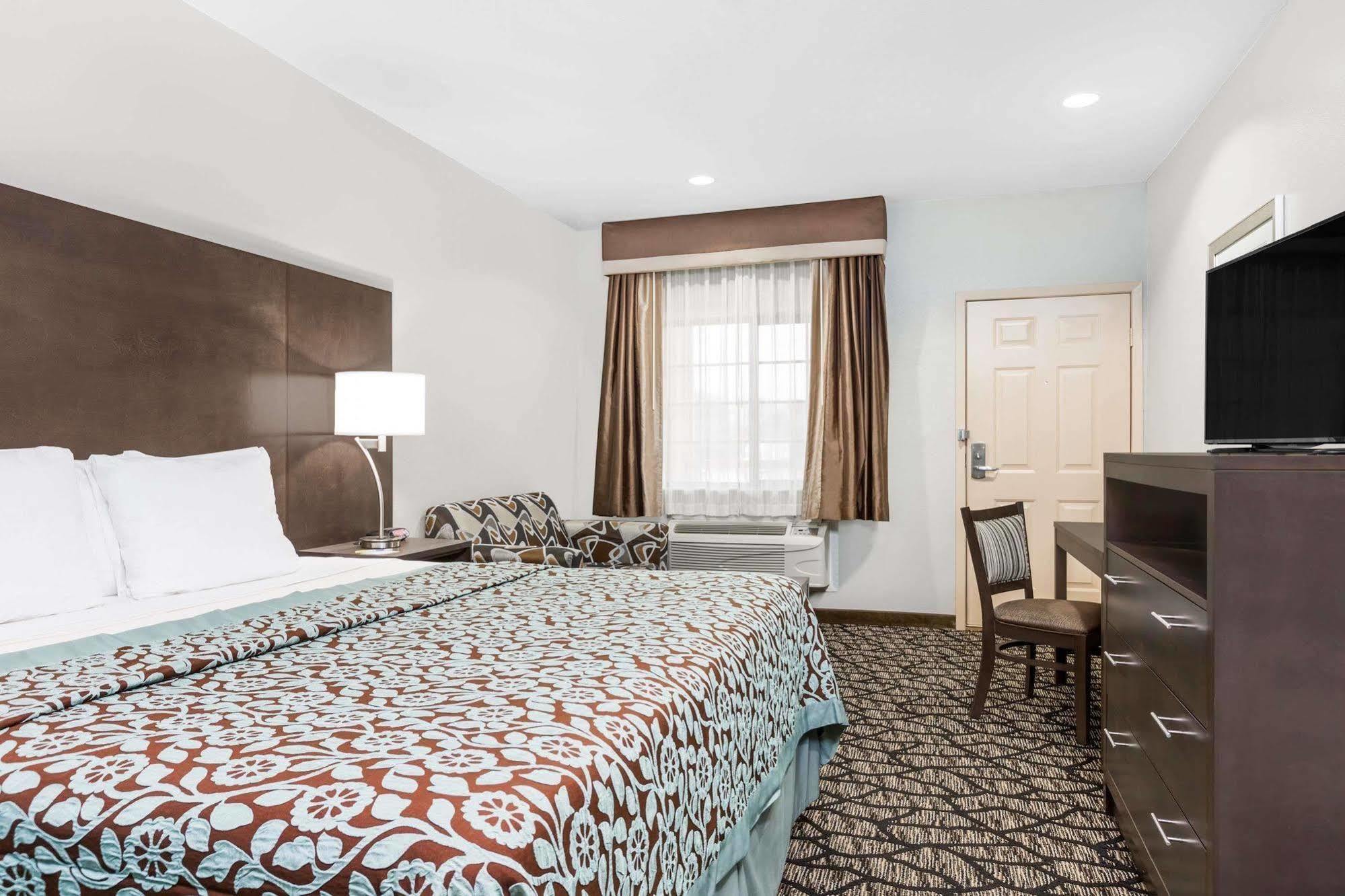 Days Inn & Suites By Wyndham Madisonville מראה חיצוני תמונה