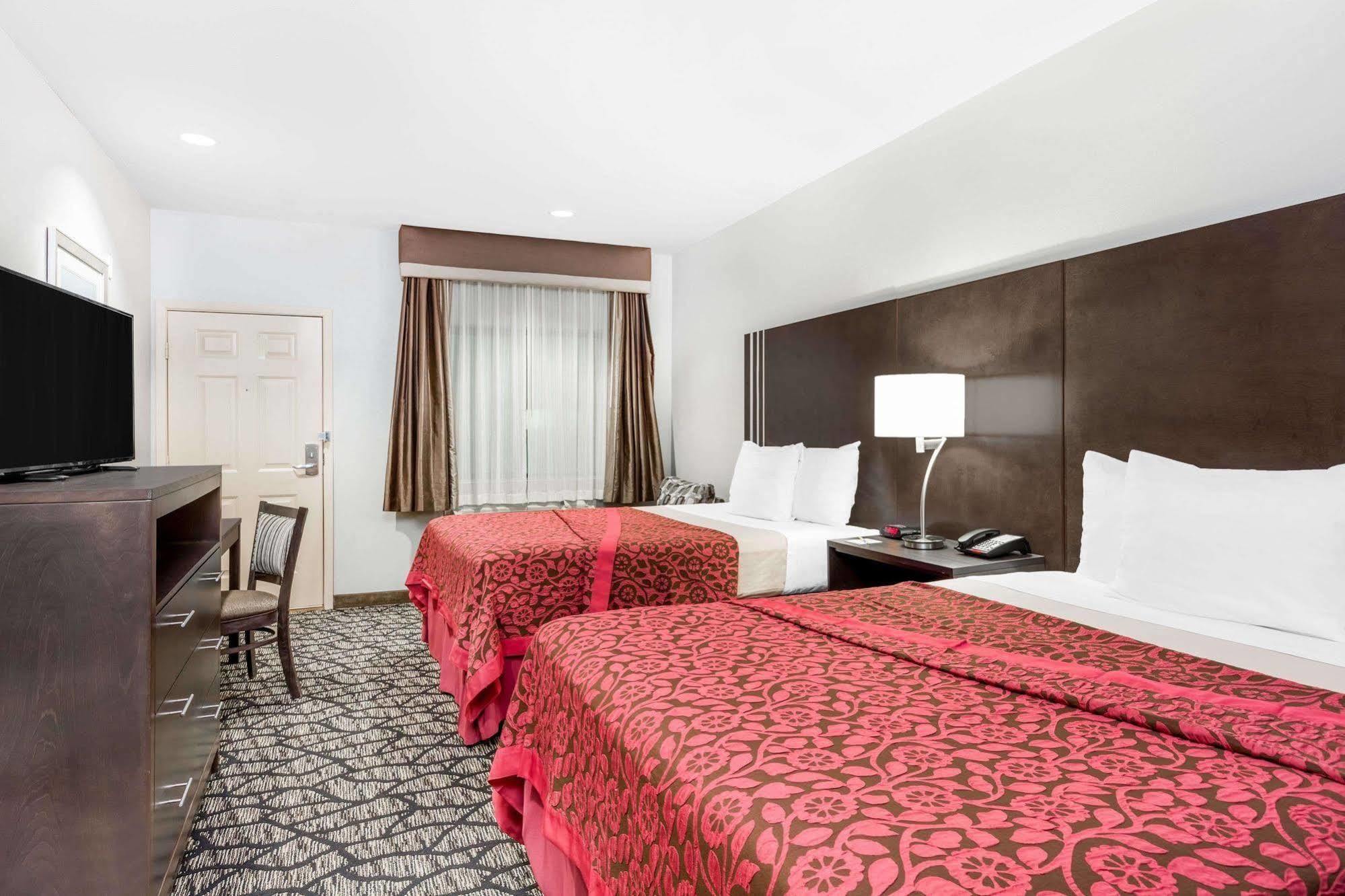 Days Inn & Suites By Wyndham Madisonville מראה חיצוני תמונה