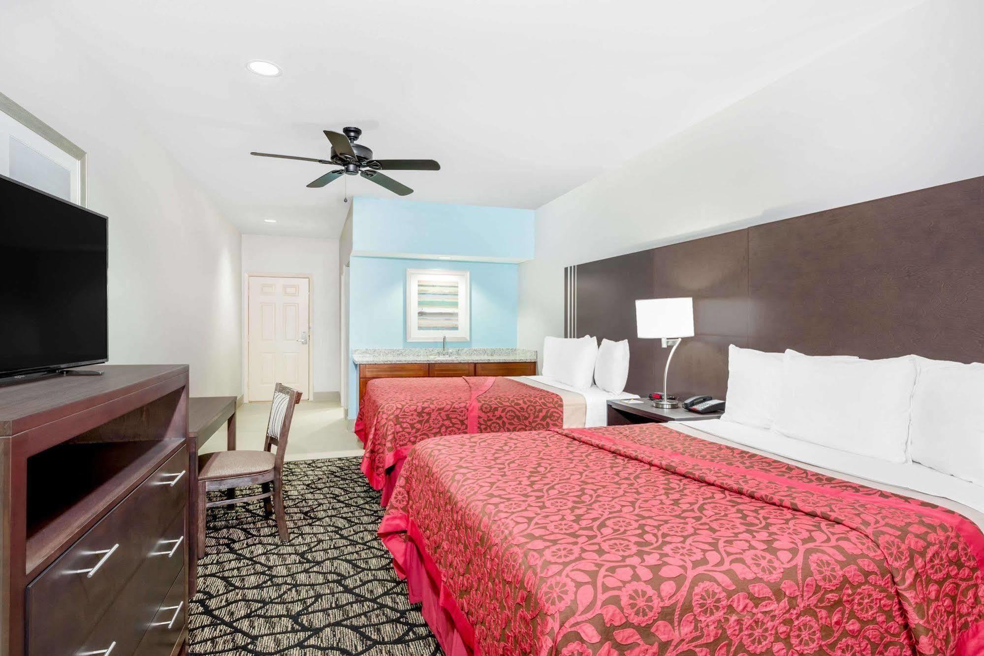 Days Inn & Suites By Wyndham Madisonville מראה חיצוני תמונה