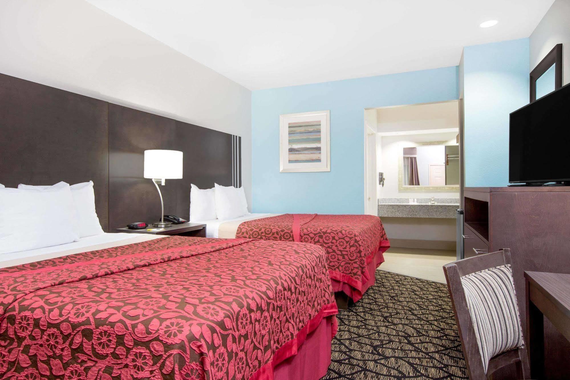 Days Inn & Suites By Wyndham Madisonville מראה חיצוני תמונה